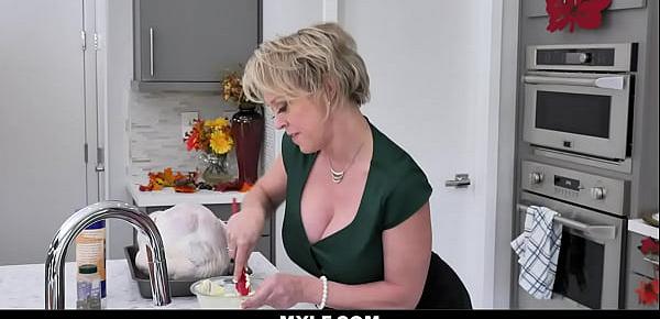  Blonde Mom Lets Son Stuff Her Turkey